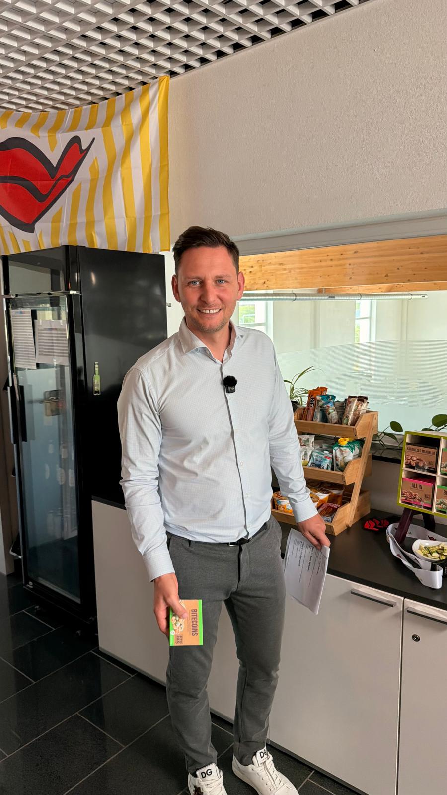 Falk Stiefler in seinem Büro